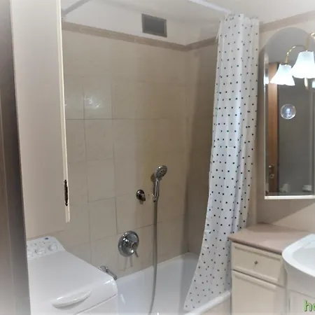 Garda Apartment *